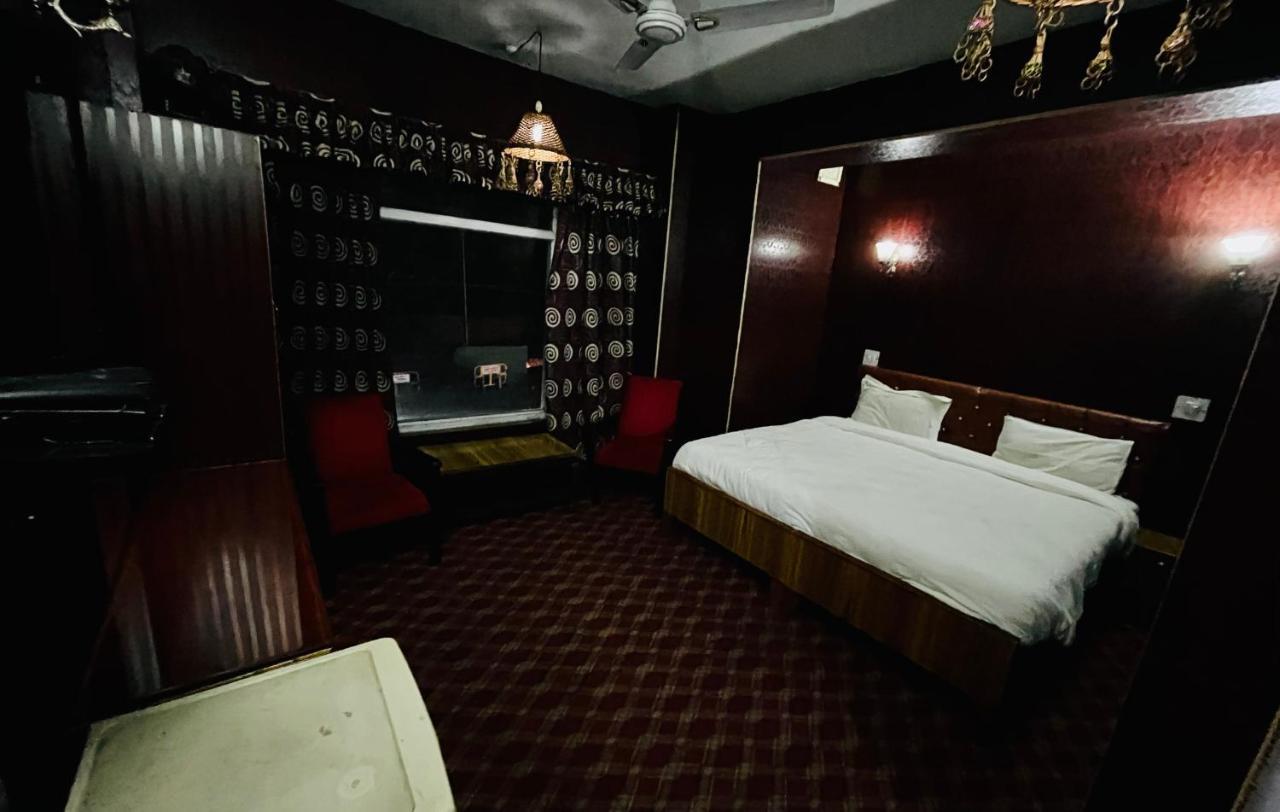 Hotel International Srinagar Exterior foto