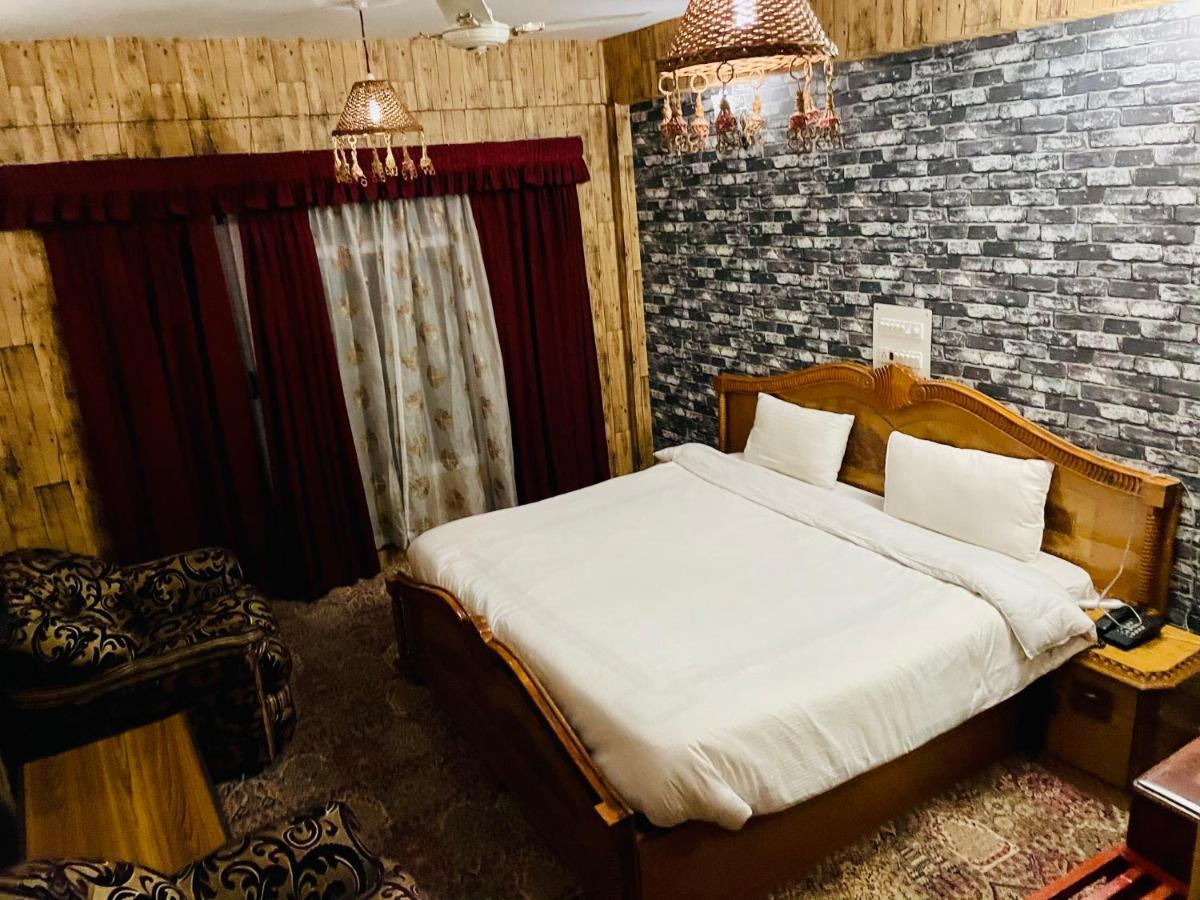 Hotel International Srinagar Exterior foto