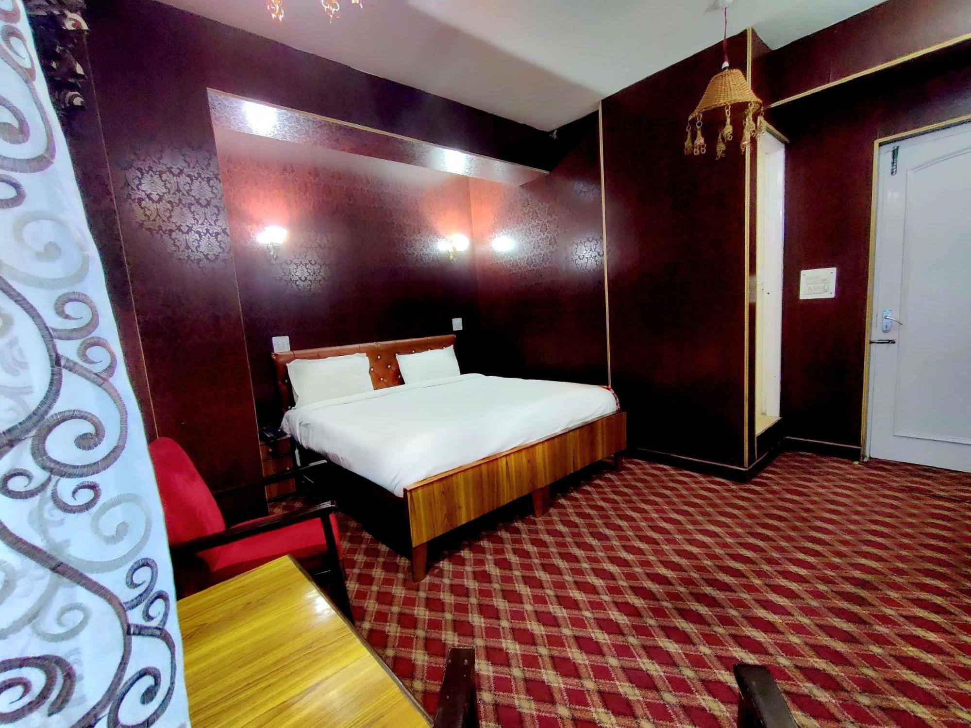 Hotel International Srinagar Exterior foto